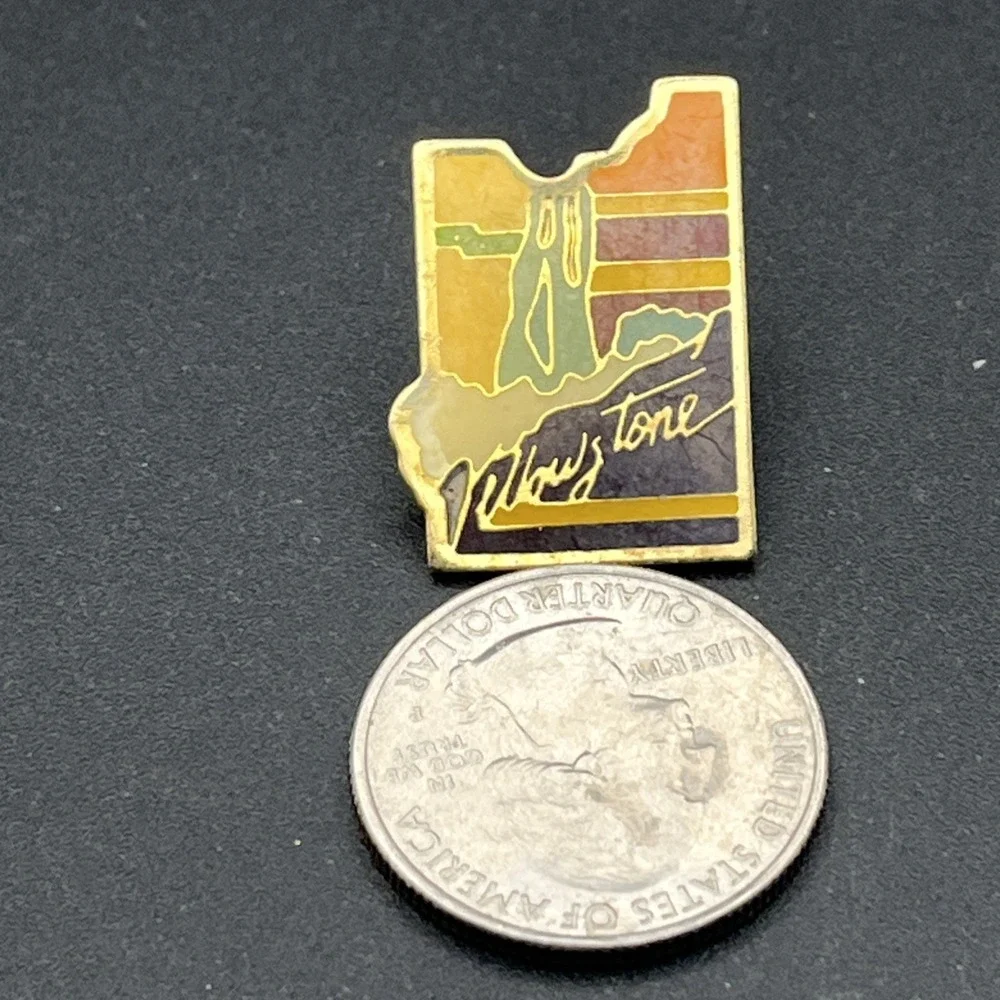 Yellowstone National Park‎ Wyoming Old Faithful Geyser USA Lapel Hat Pin